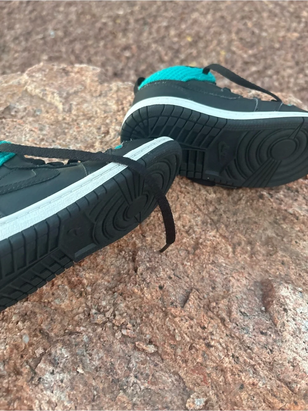 Nike Kids Teal and Black Mid-Top Sneakers